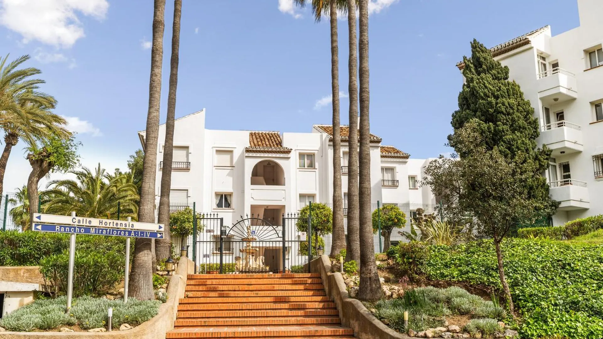 Sunny Apartament With A View To Gibraltar In Miraflores Sitio de Calahonda Apartment