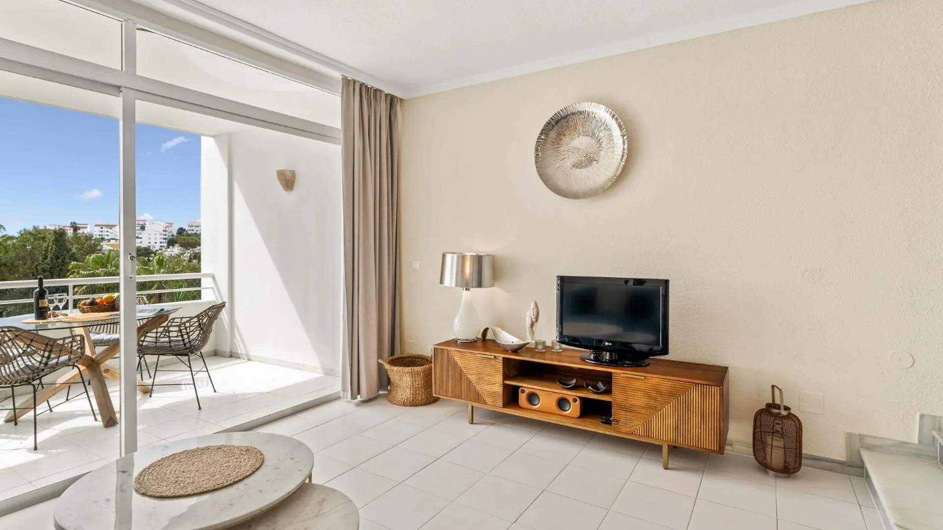 Sunny Apartament With A View To Gibraltar In Miraflores Sitio de Calahonda 0*,  Spain