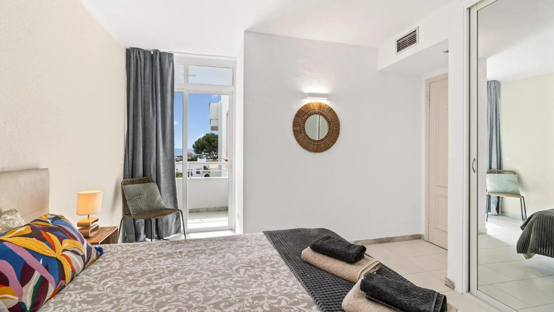 Sunny Apartament With A View To Gibraltar In Miraflores Sitio de Calahonda
