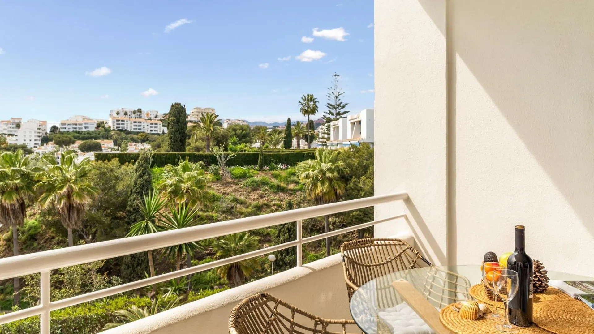 Sunny Apartament With A View To Gibraltar In Miraflores Sitio de Calahonda