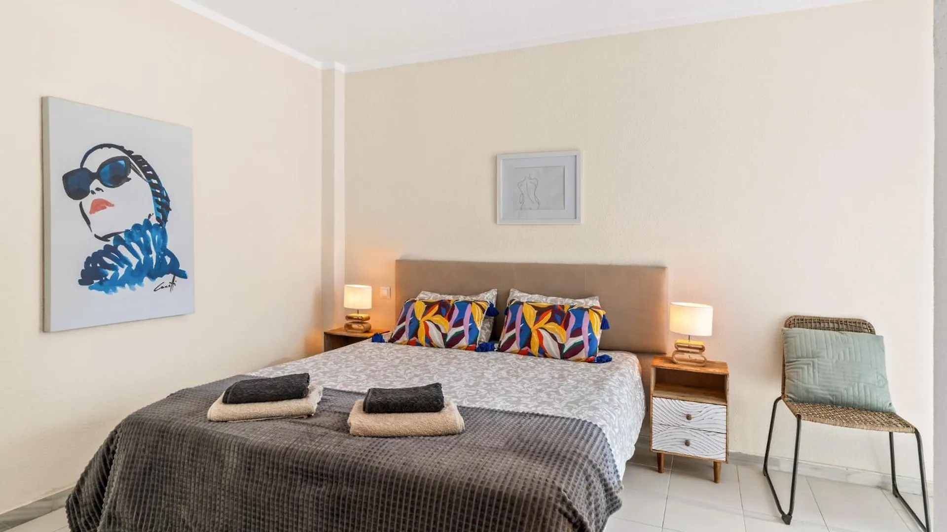 Sunny Apartament With A View To Gibraltar In Miraflores Sitio de Calahonda Spain